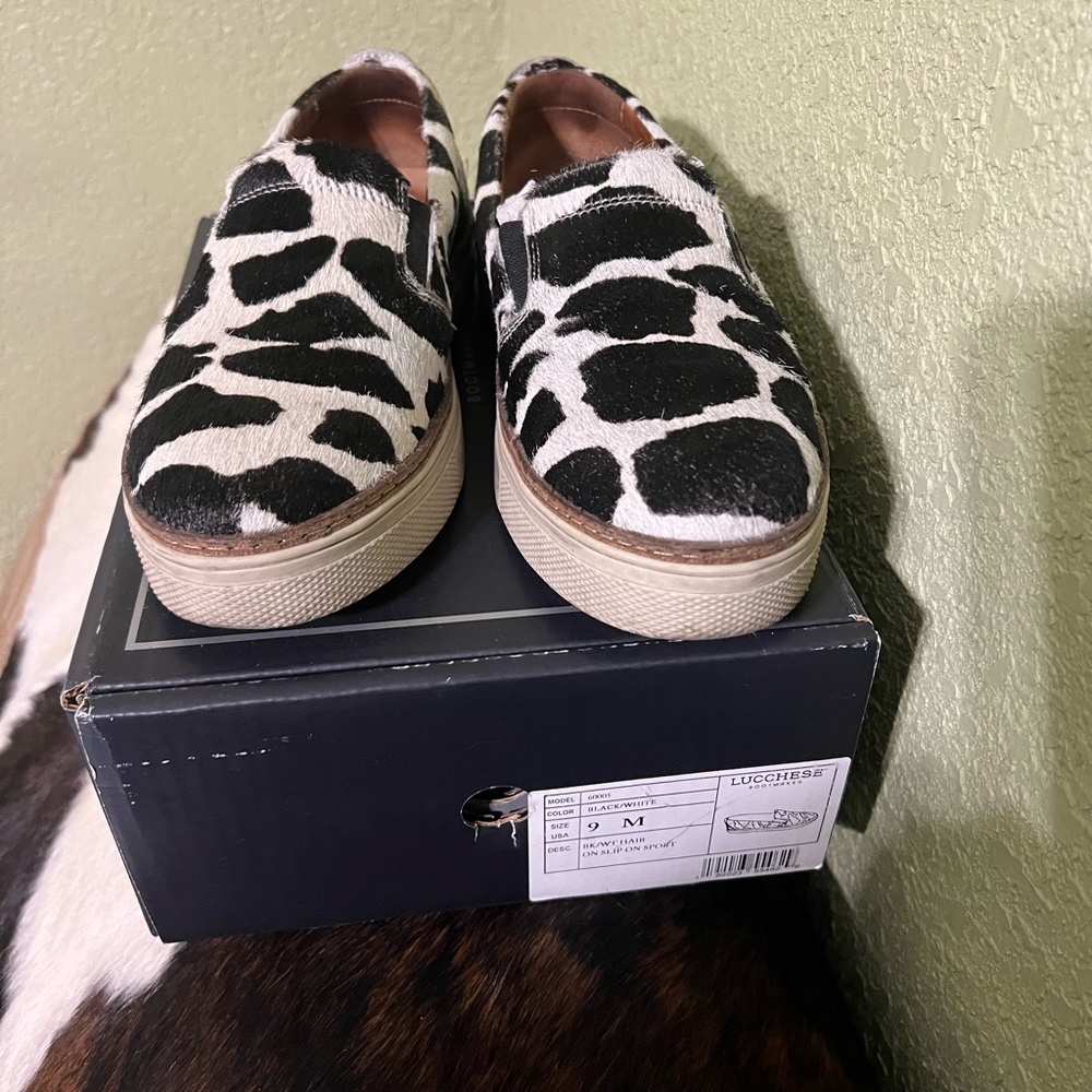 Lucchese Womens After-Ride Slip On Black Cow Print
